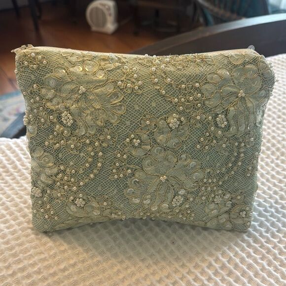 Elegant VTG Mint Green Silk Beaded Lace Clutch - Picture 1 of 8